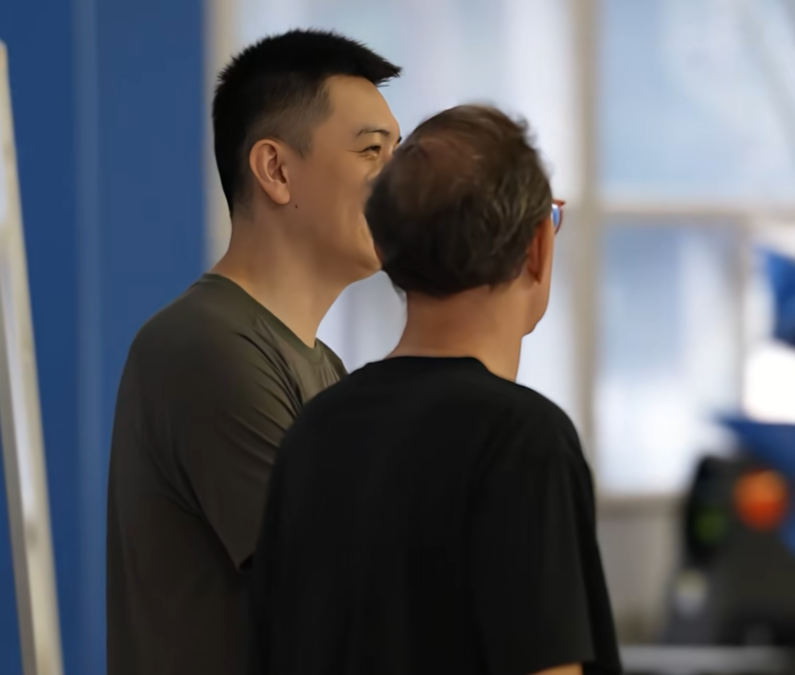 ue, 杨鸣最好的, 内线的压力
