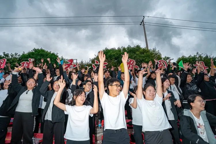 入比赛状态, 免费观影券